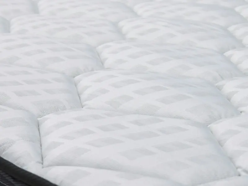 Matelas avant et après détachage et nettoyage à Strasbourg